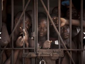 Buraya girmek ,mezara düşmekten beter