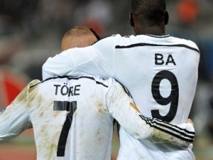 Demba Ba ve Gökhan Töre'den şok hareket!