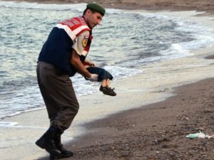 Aylan'ın fotoğrafı ile iğrenç paylaşım