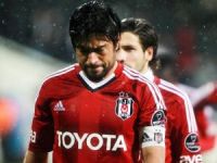 Yıldız futbolcudan zehir zemberek veda