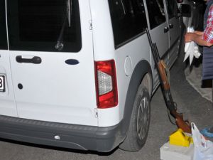 Önce kadını, sonra kendini...