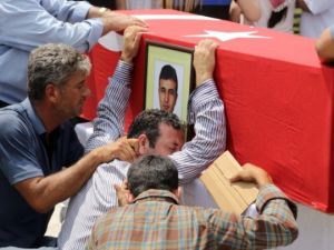 Şehit polisler toprağa verildi