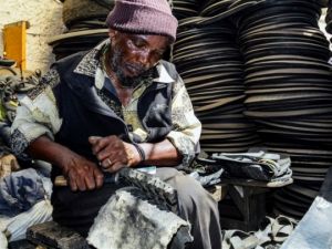 Araba lastiğinden sandalet