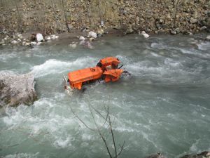 Uçuruma yuvarlanıp öldü !