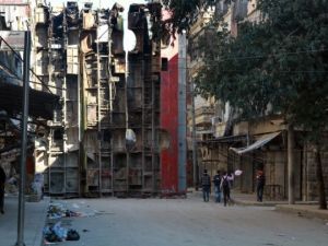 Halep'te keskin nişancılara otobüslü önlem