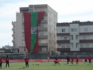 Seyircisiz maçı böyle izlediler...