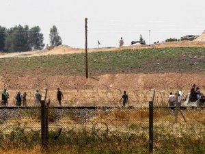 Sınırı geçmeye çalışan 2 kişi vuruldu