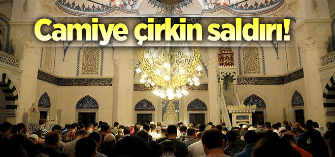 Almanya'da cami girişine bunları bıraktılar