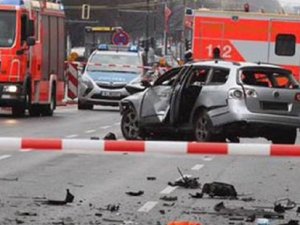 Berlin'de bombalı araç patladı
