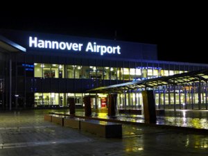 THY uçağı indi, havalimanı kapatıldı