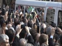 Yaşar Kemal'i iphonelarla gönderdiler