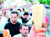 Enflasyon dar gelirliye daha acımasız