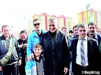 Beşiktaş ikili oynuyor