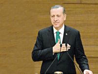 Erkeksen pantolonla dolaş