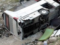 Otobüs uçuruma yuvarlandı: 51 ölü