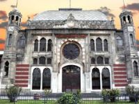 Bu müzenin içinden tren geçiyor