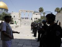 Cumayı sokakta kıldılar