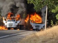 Teröristler 3 aracı ateşe verdi