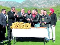 Tarlamızdaki çilekleri görün