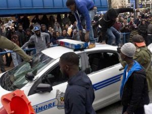 Baltimore'da isyan var