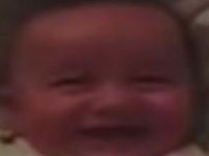 Bebeğin tatlı gülüşü