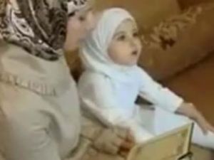 3 yaşında ezberden Kur'an okuyor