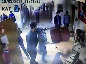 Kızgın grup okulu bastı !