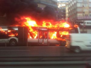 İstanbul'da görülmemiş metrobüs yangını