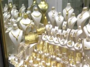 Lüks araba fiyatına altın çanta